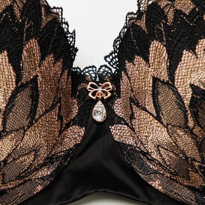 Zestaw bielizny z wyszywanym motywem kwiatowym