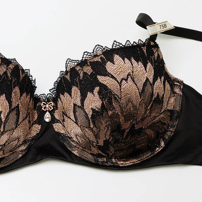 Zestaw bielizny z wyszywanym motywem kwiatowym