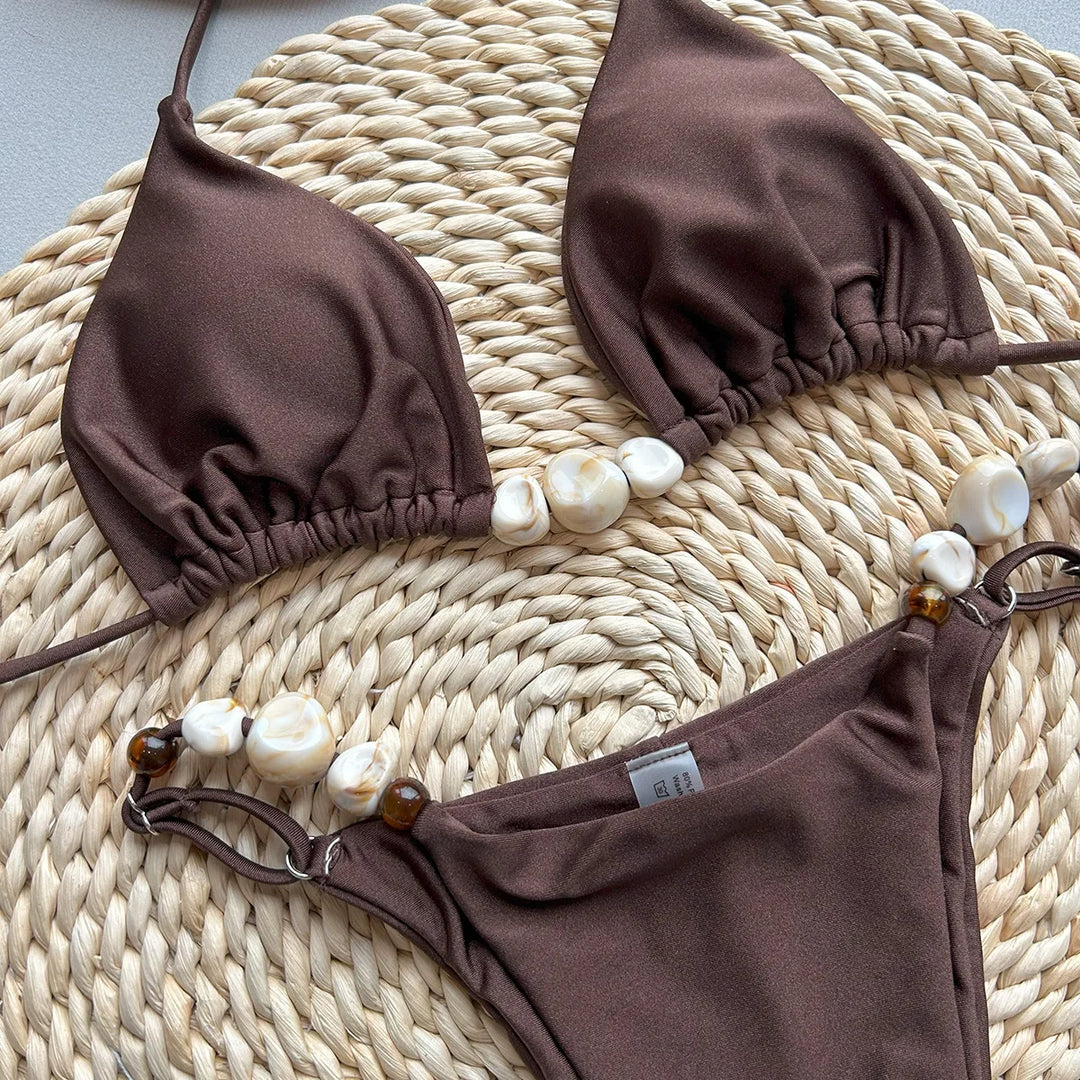 Bikini z ozdobnymi kamyczkami