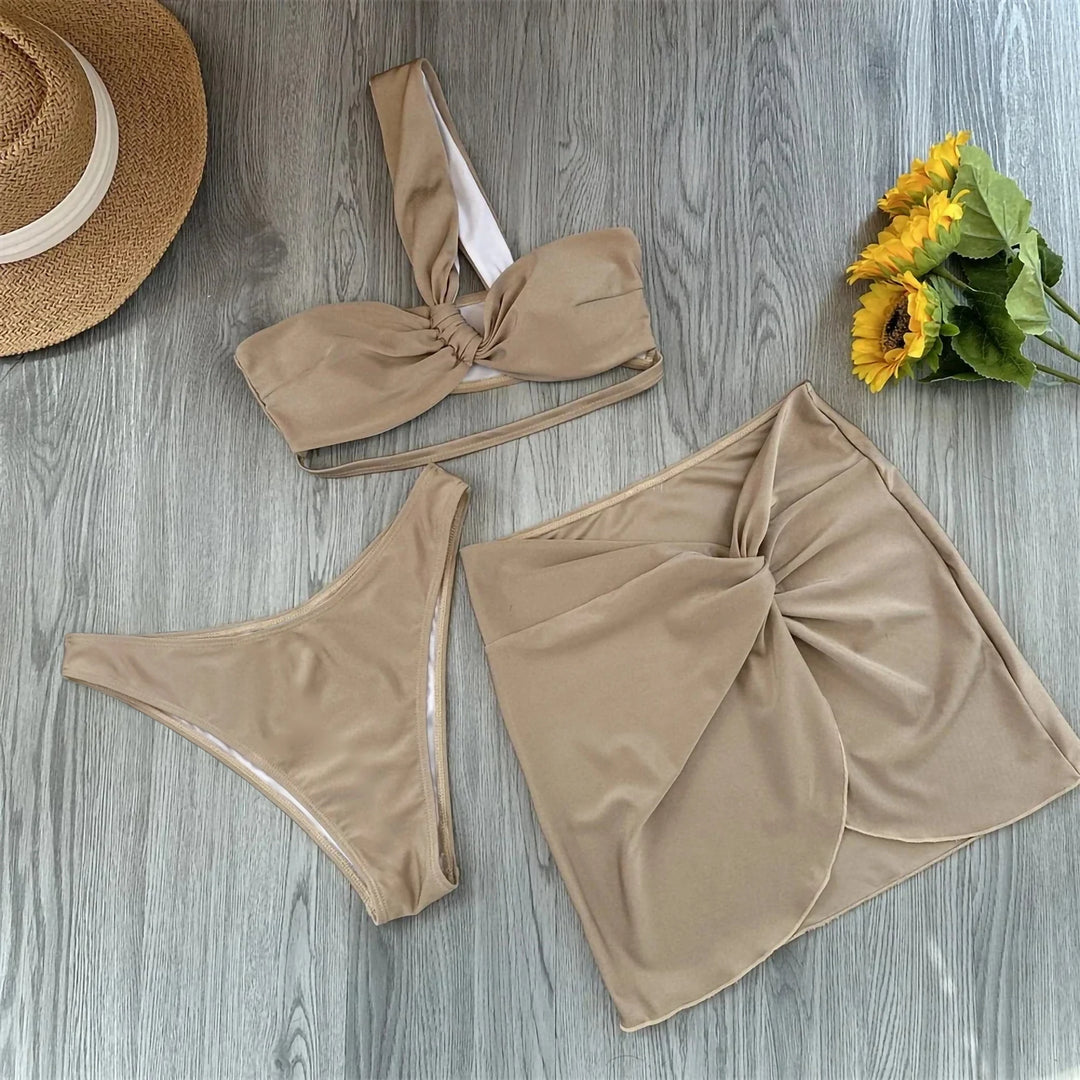 Trzyczęściowy zestaw z bikini