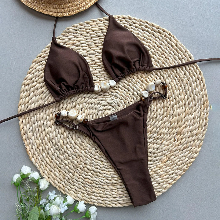 Bikini z ozdobnymi kamyczkami