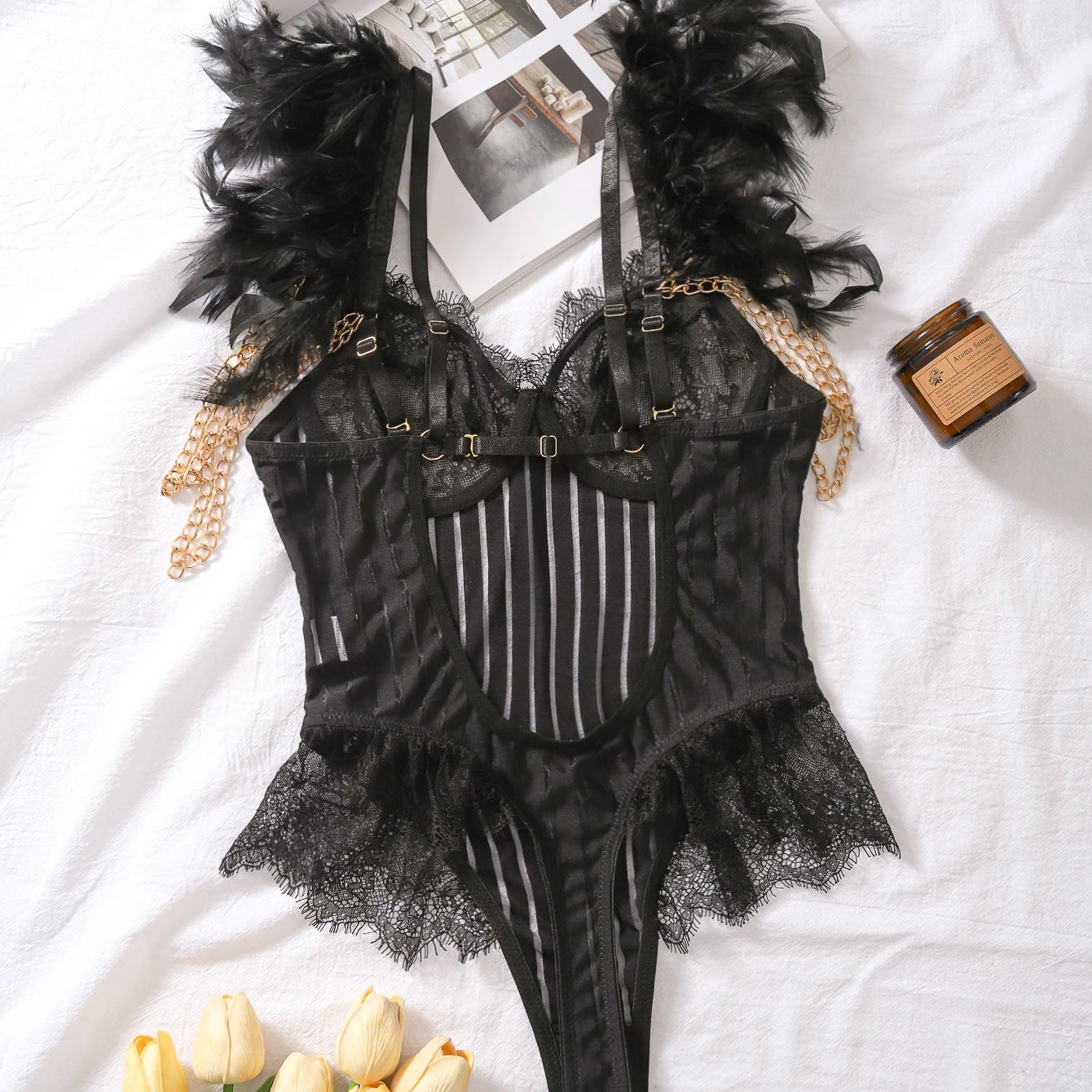 Czarne body z piórami