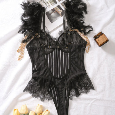 Czarne body z piórami