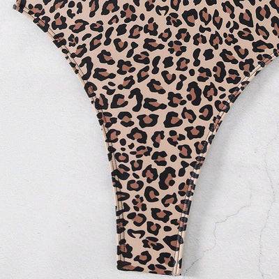 Jednoczęściowy strój kąpielowy z motywem panterki