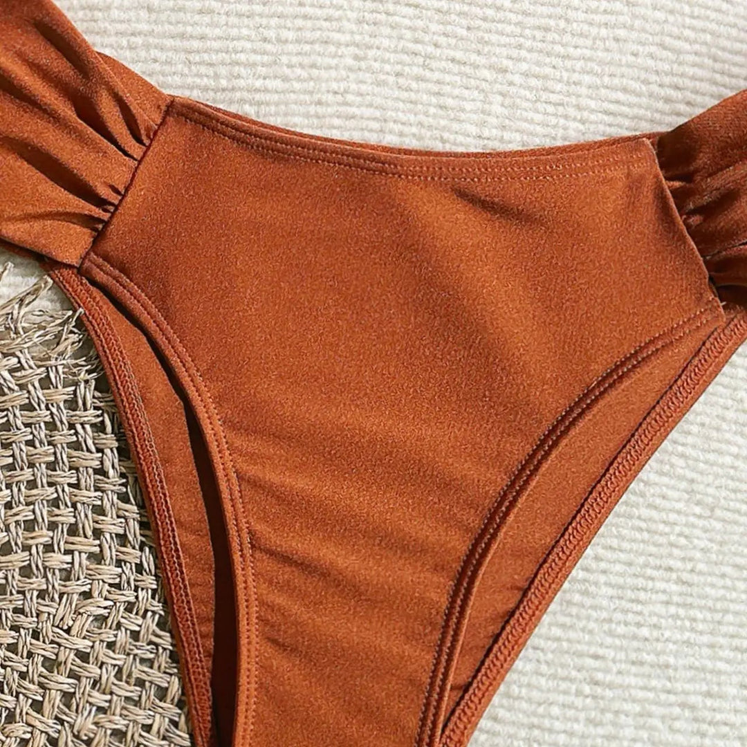 Bikini z wysokim stanem z metalową muszlą