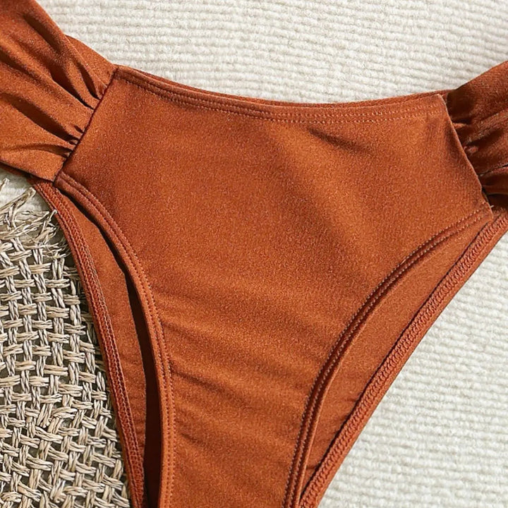Bikini z wysokim stanem z metalową muszlą