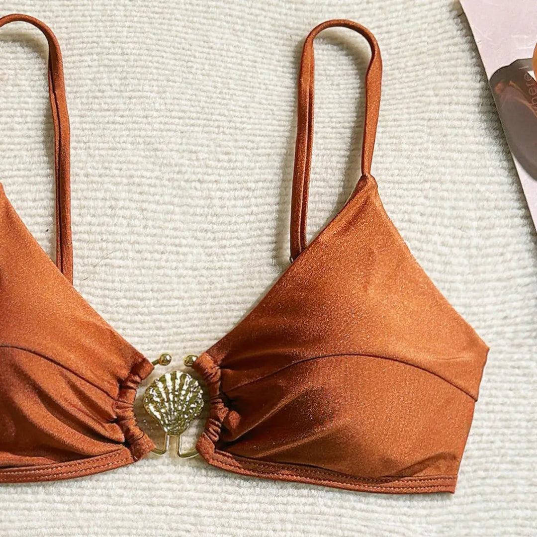 Bikini z wysokim stanem z metalową muszlą