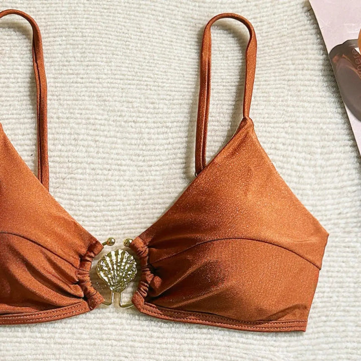 Bikini z wysokim stanem z metalową muszlą