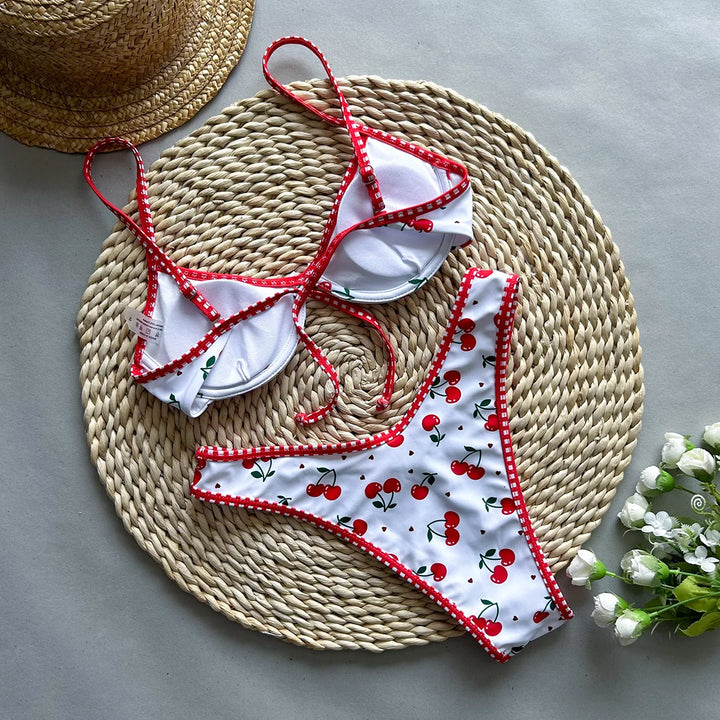 Brazylijskie bikini w wisienki