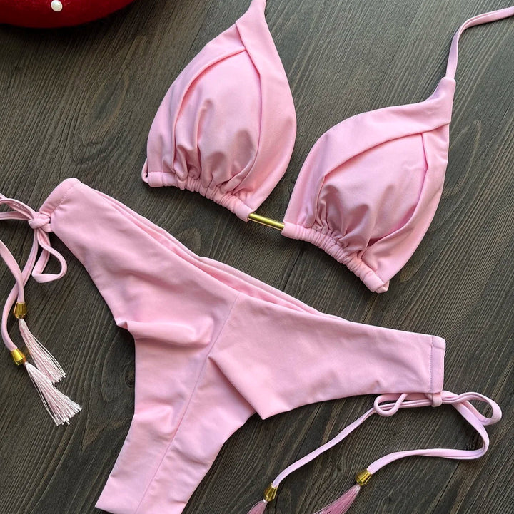 Bikini z ozdobnymi sznurkami