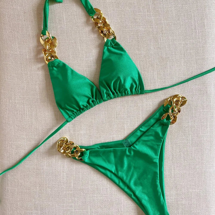 Bikini z ozdobnymi łańcuchami